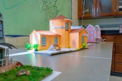 Home model with warm colors